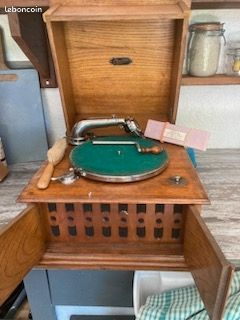 Gramophone (image 1)