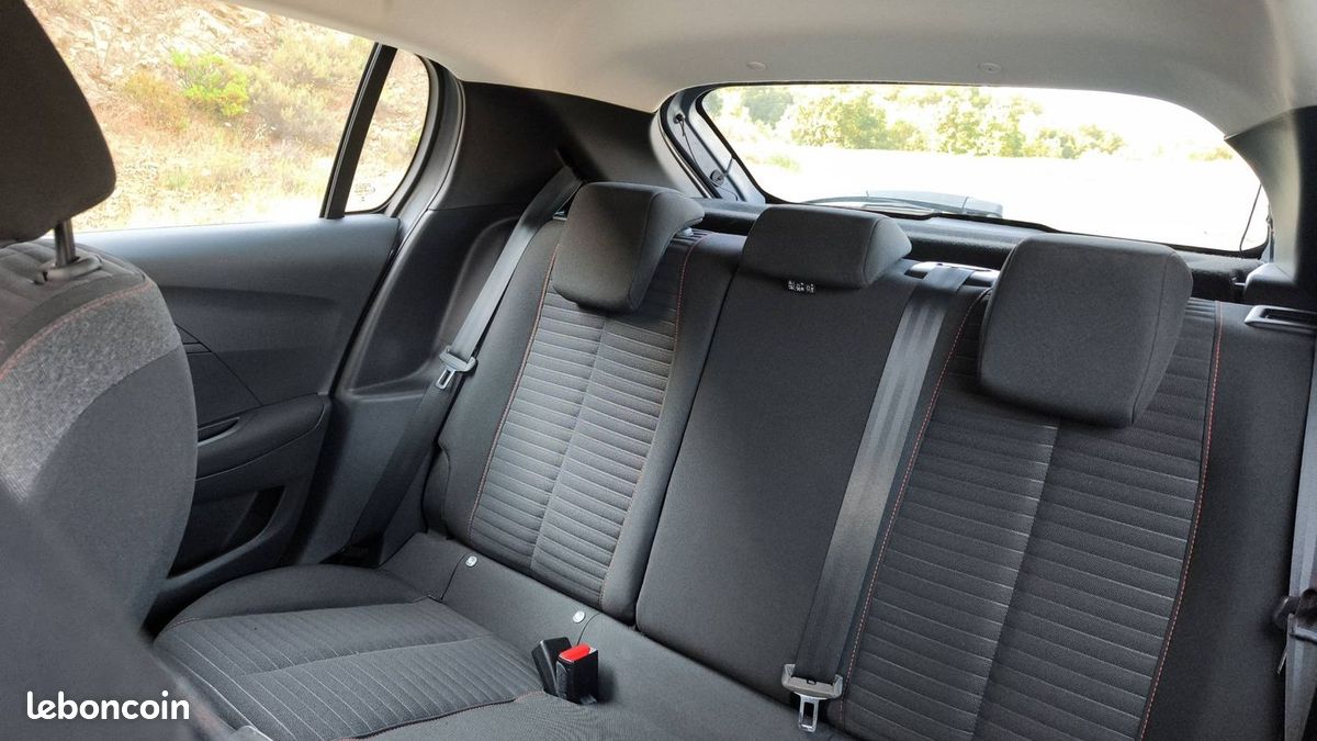 Peugeot 208 1.2 PureTech 100 Active (image 9)