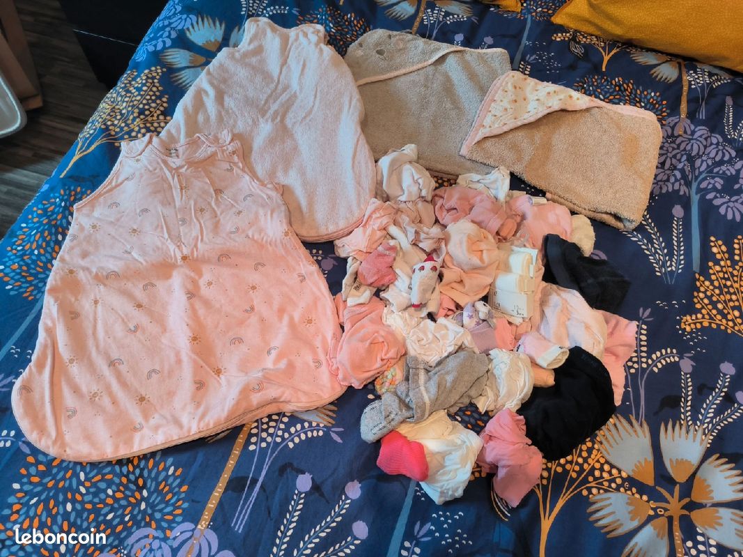 Lot numéro 5 vêtements bébé fille (image 1)