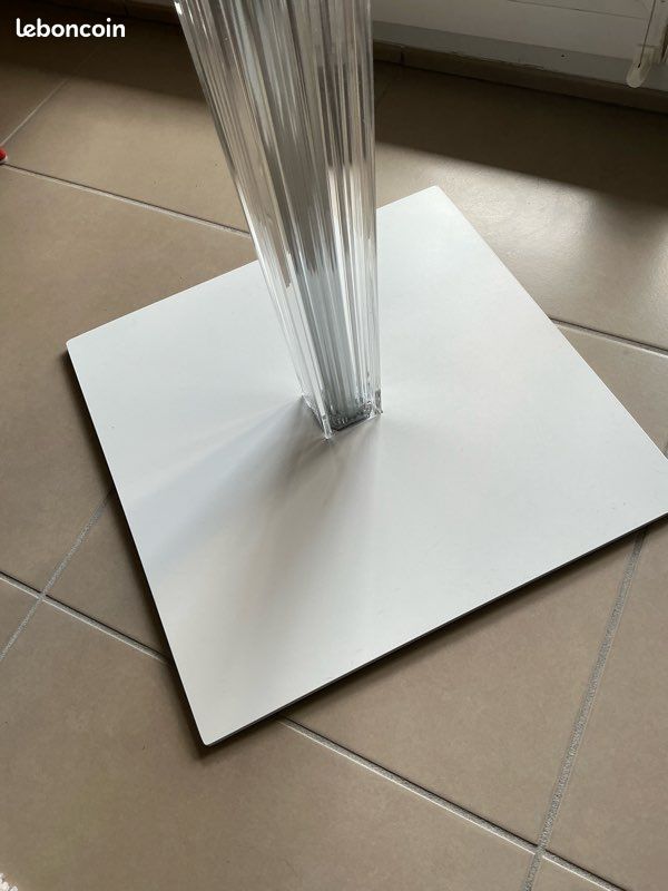 Table KARTELL (image 4)