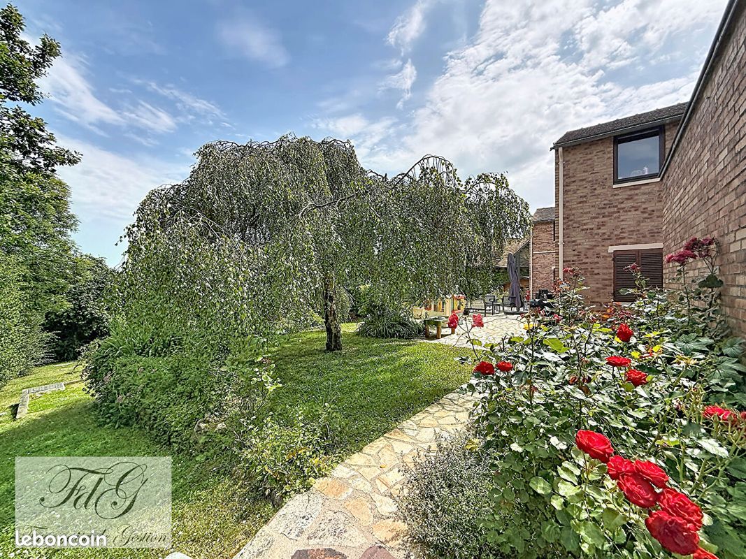 Maison 8 pièces 262 m² · à Mareil-Marly · 262 m² · 3 900 €/mois