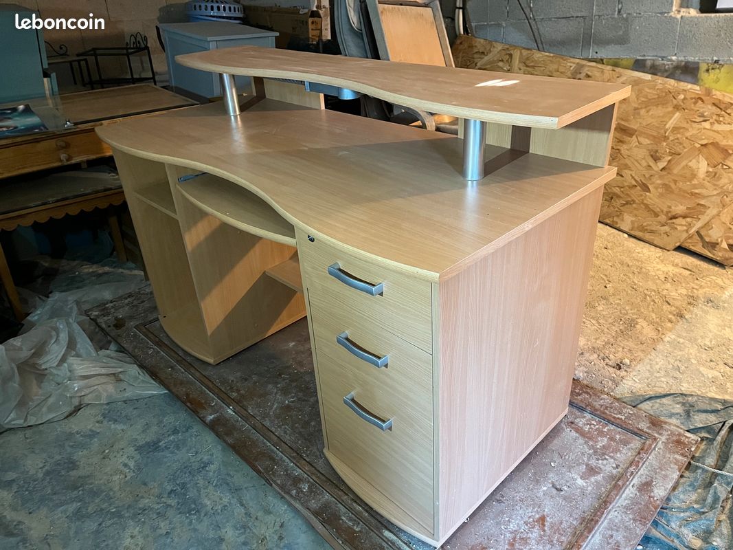 Bureau d'étudiant (image 1)