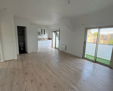 Appartement T2 rénové - 46 m² - Centre-ville Loudéac - Balcon, parking, cave