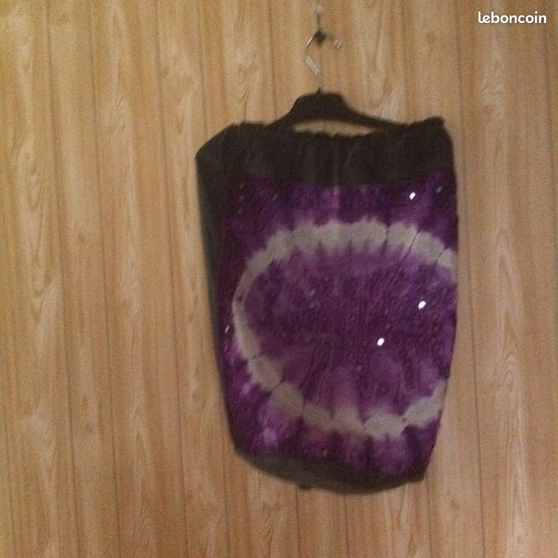 Sac en tissu (à dos ou en bandoulière). Dimensions : 50 cm x 35 cm environ (image 1)