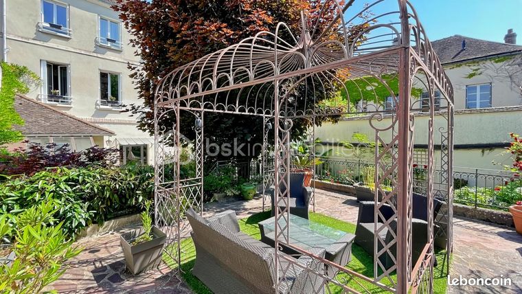 Maison 8 pièces 247 m²