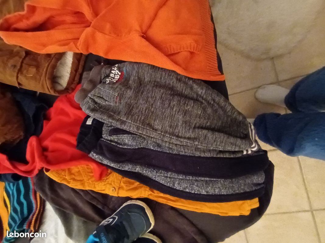 Lot de vêtements pantalon pull chaussure veste garçon 3 ans (image 2)