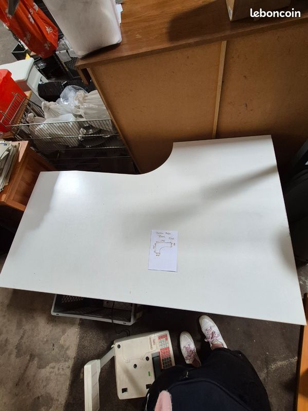 Bureau (image 1)
