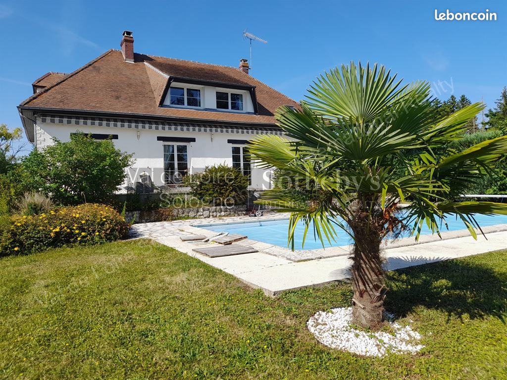 Maison 8 pièces 228 m² · à Rozières-en-Beauce · 228 m² · 385 000 €