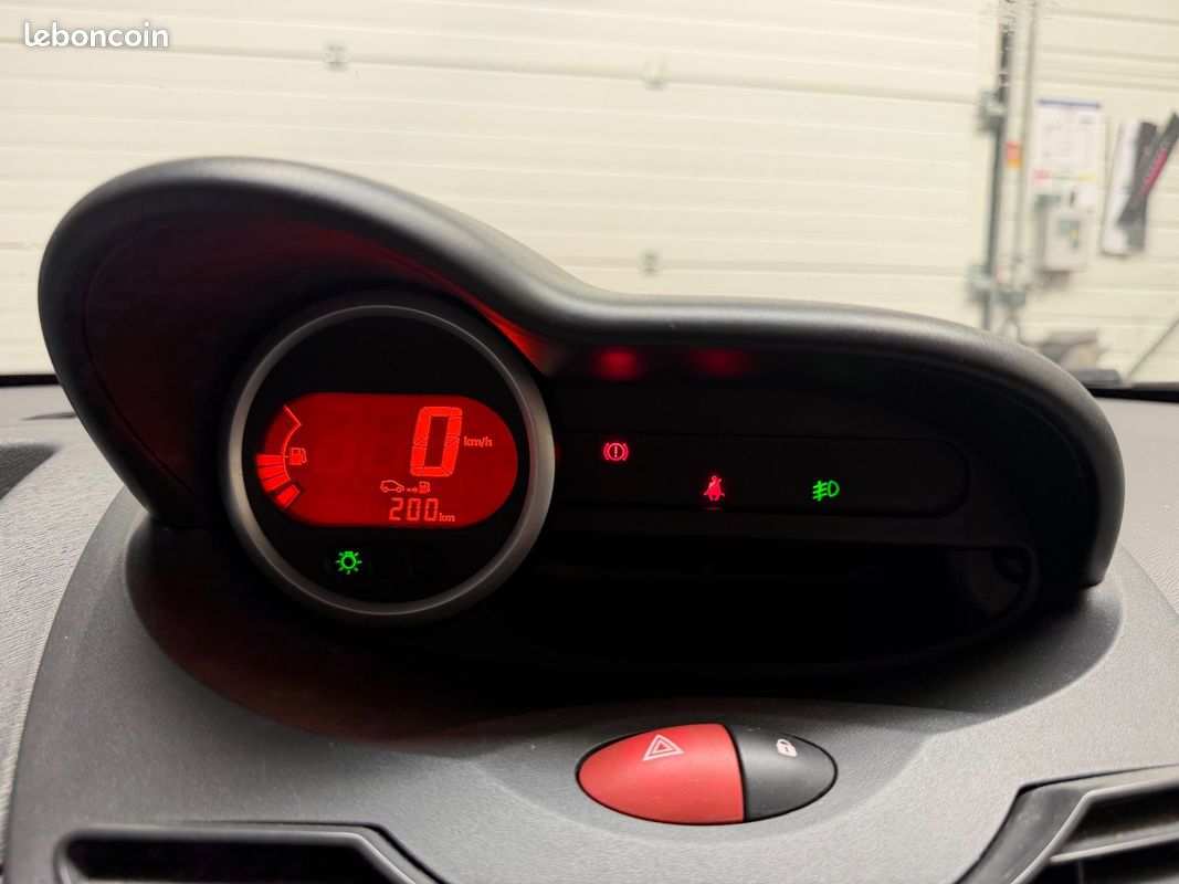 RENAULT TWINGO II 1.2 16v 75 CV eco2 Life + BLUETOOTH + USB + ISOFIX (image 18)