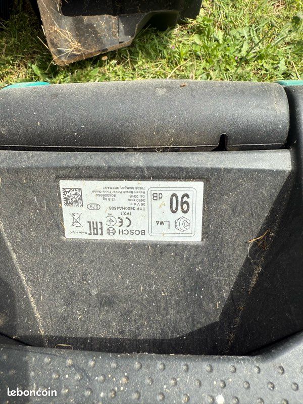 Tondeuse sans fil Bosch Rotak 43 LI 36V – 2 bacs de ramassage (image 4)
