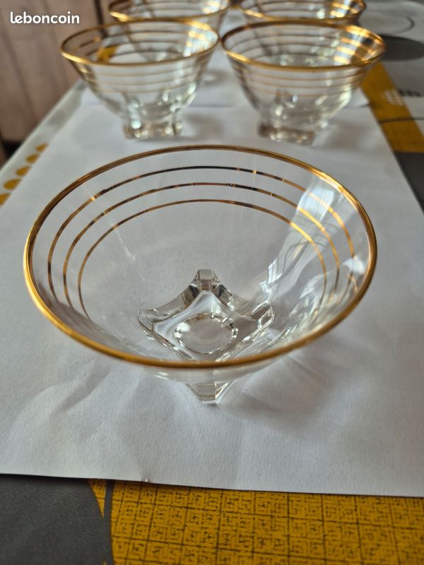 Lot de 9 coupes à champagne/ coupelles Art Déco Vintage. Pied carré et liserés dorés (image 3)