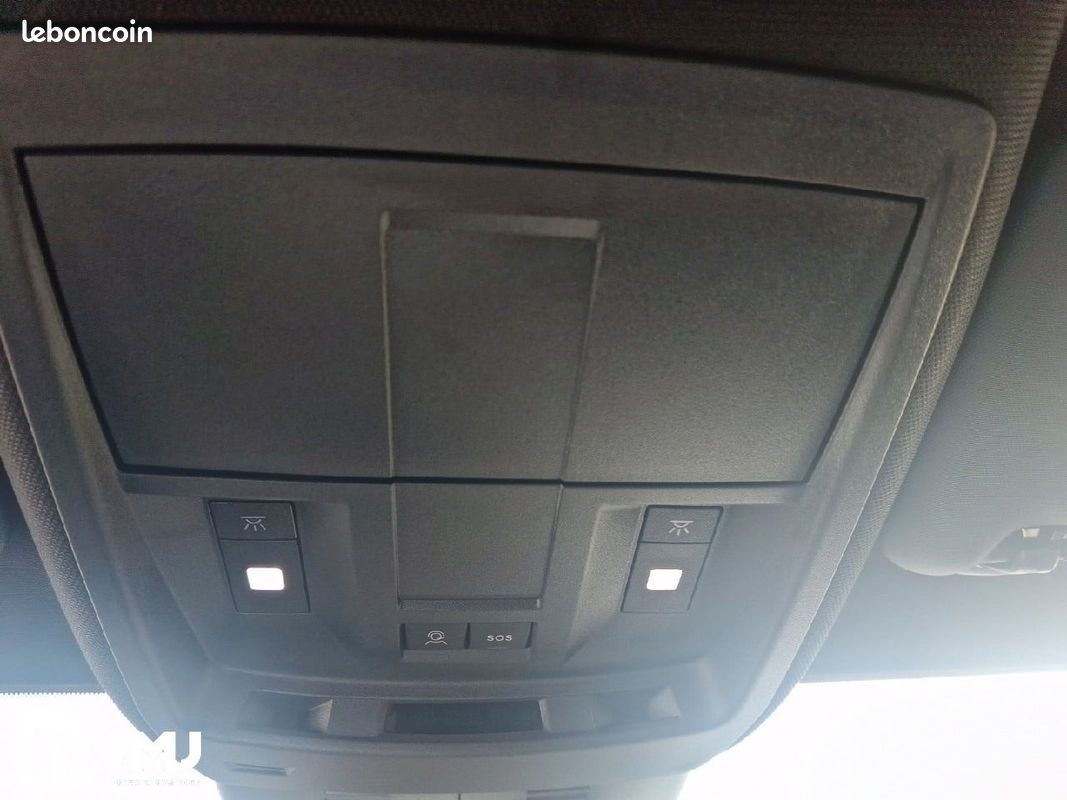PEUGEOT 3008 Hybrid 136 e-DCS6 Allure (image 20)