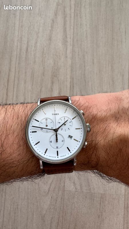 Montre Automatique Timex Homme Vintage - Boîtier Et Bracelet 2 Tons Or/acier, Cadran Argent, 21 Rubis - Occasion