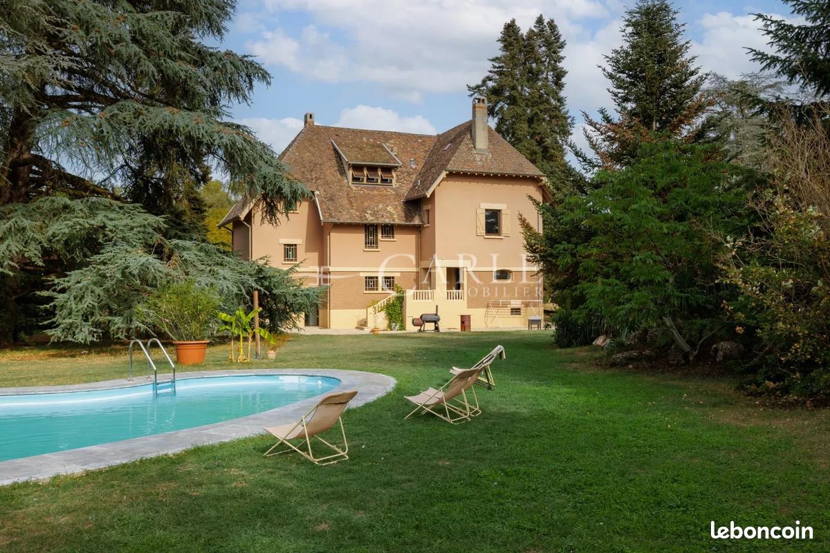 Maison 12 pièces 306 m² · à Saint-Jean-de-Niost · 306 m² · 950 000 €