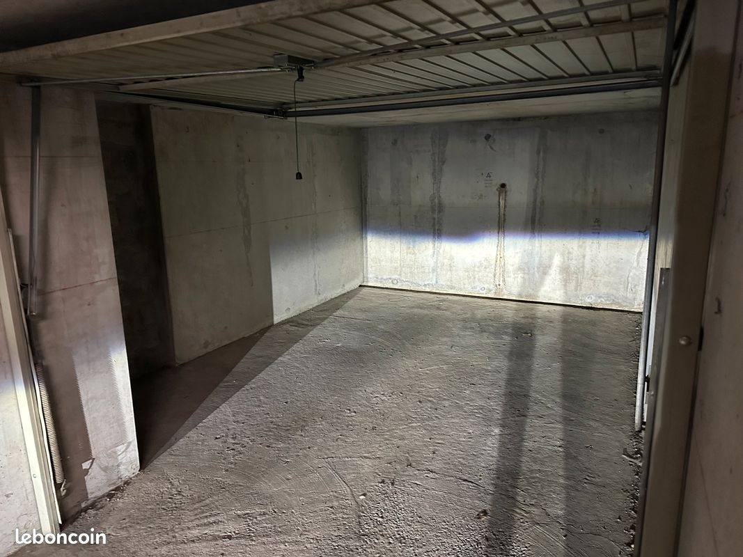 Parking 17 m² · à Villeurbanne · 17 m² · 18 500 €