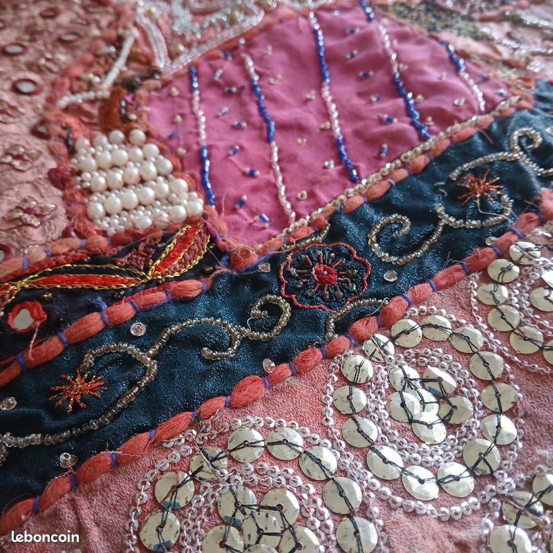Tapis Mural Brodé Main Perles Indiennes - 40 X 40 Inches - Décor Ethnique Vintage