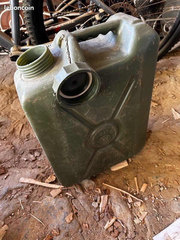 Jerrican 20L en plastique – pour eau – bon état (image 1)