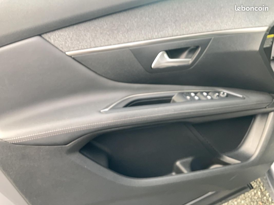 PEUGEOT 3008 BlueHDi 130ch S&S BVM6 Allure (image 33)
