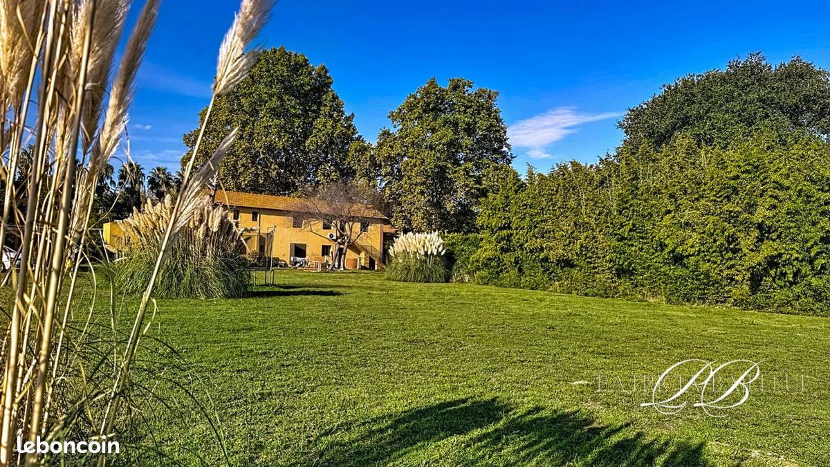 Maison 25 pièces 600 m² · à Saint-Cyprien · 600 m² · 930 000 €