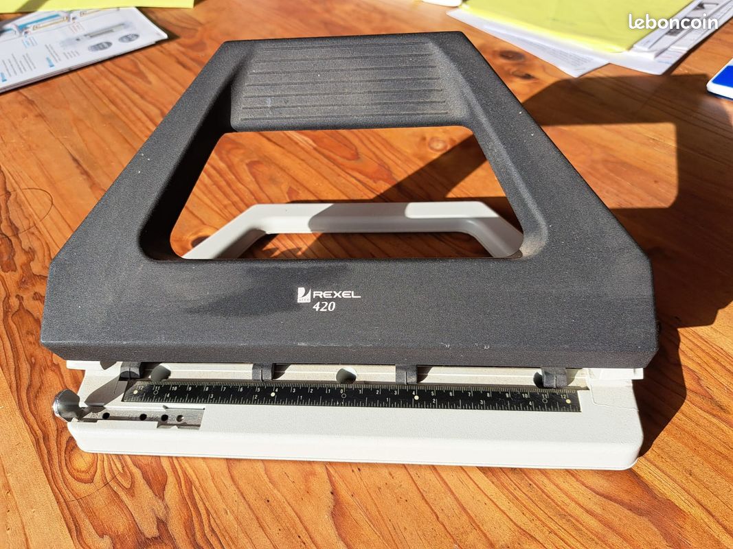 Rapesco Perforateur ALU 40 Grand Capacité 4 Trous, Blanc