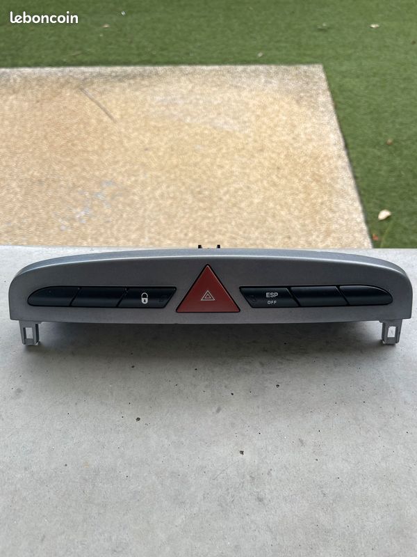 Bouton De Warning PEUGEOT 308 II GTI (Phase 1) – Occasion D’origine 10093069