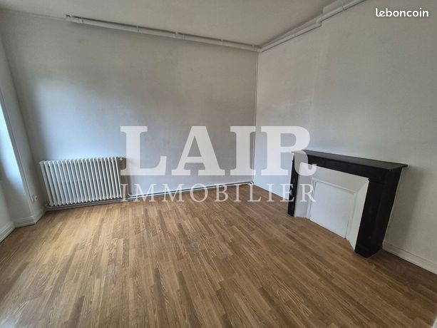 https://img.leboncoin.fr/api/v1/lbcpb1/images/77/8b/78/778b78328f4460c3cac678d7d23377b605101441.jpg?rule=ad-image
