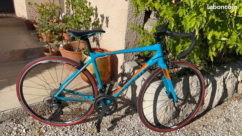Vélo de route GIANT contend SL Vélos