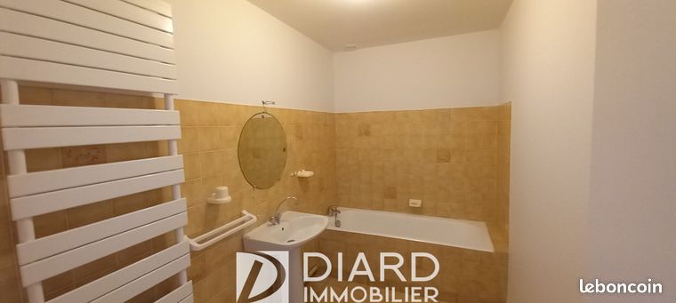https://img.leboncoin.fr/api/v1/lbcpb1/images/77/8c/c9/778cc993cd22660304b68eb1838ed8cf310a6faf.jpg?rule=ad-image