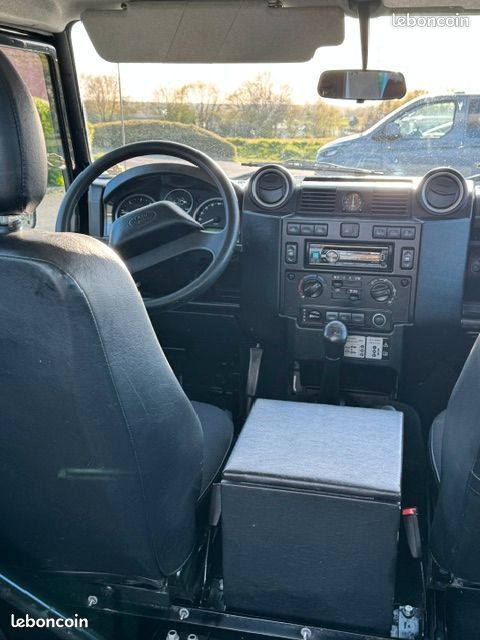 Land rover defender (image 3)