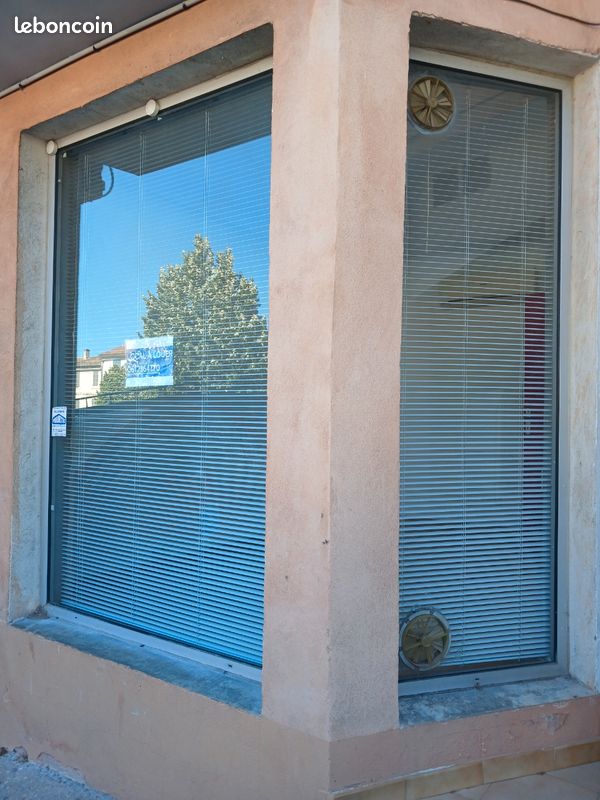 Local commercial 3 pièces 28 m² · à Carpentras · 28 m² · 350 €/mois