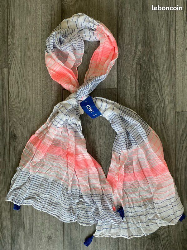 Foulard okaidi neuf (image 2)