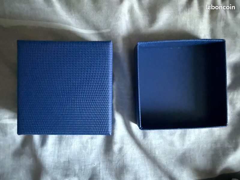 Boite Swarovski bleue état neuf (image 2)