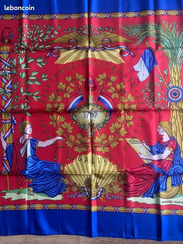 Foulard Hermès En Soie - Couleur Rouge - Occasion - Accessoire De Luxe Iconique