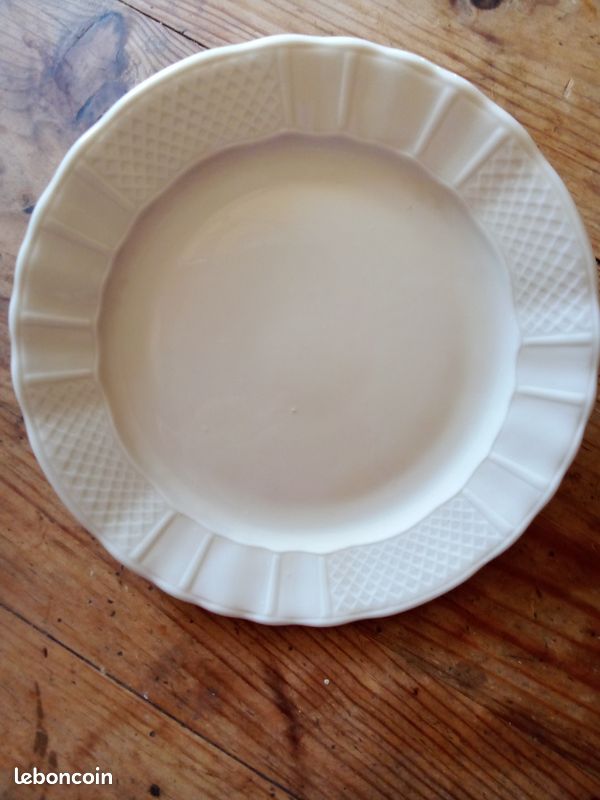 Lot 33 assiettes porcelaine (image 1)