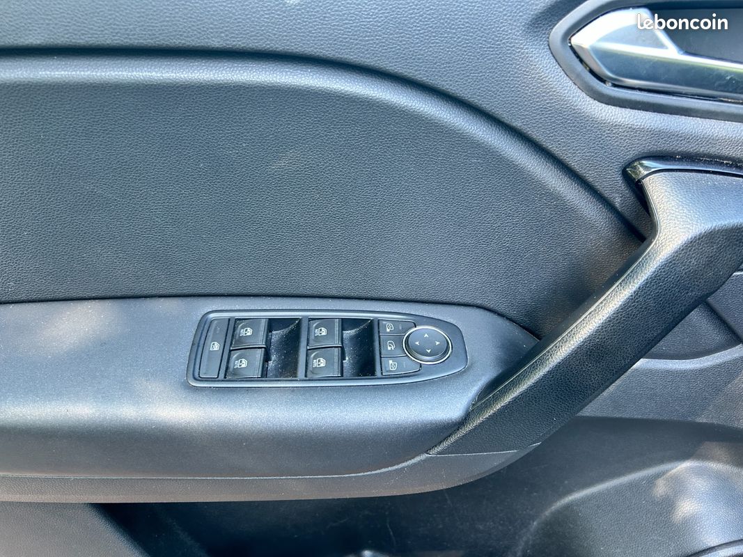 RENAULT CAPTUR Blue dCi 115 EDC Zen/ Distribution OK (image 19)