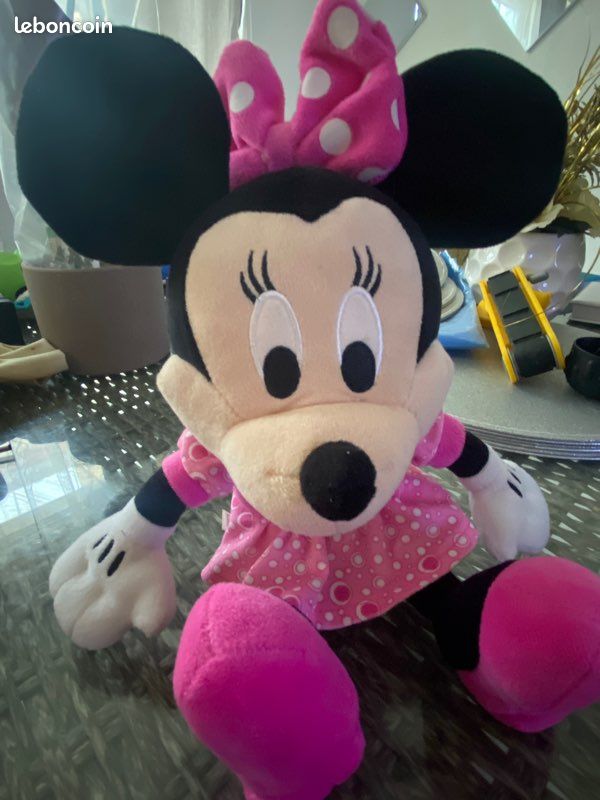 Minnie interactive RIGOLE quand on lui touche le ventre (très bon état) (image 4)