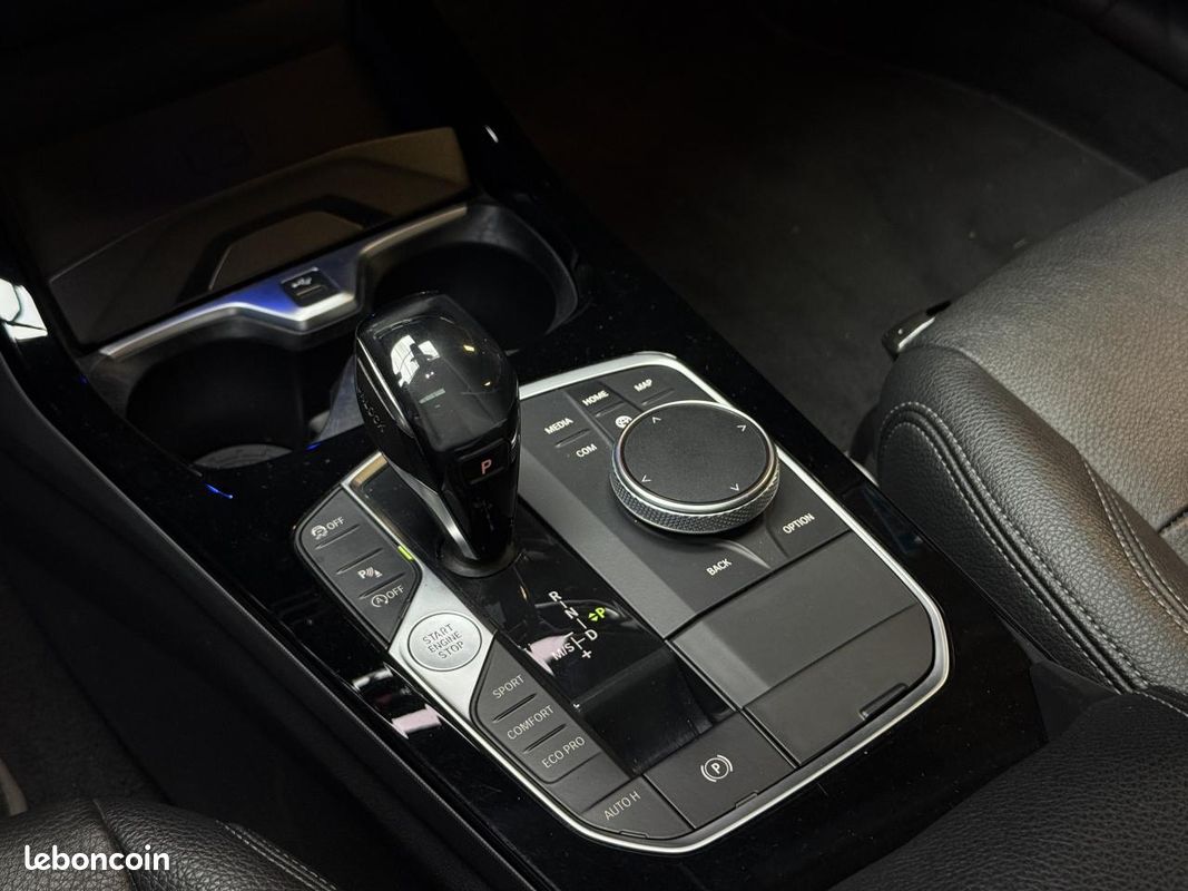 BMW SERIE 1 120d xDrive - F40 Luxury / T.O / ATH / Harman Kardon / CarPlay / Caméra (image 18)