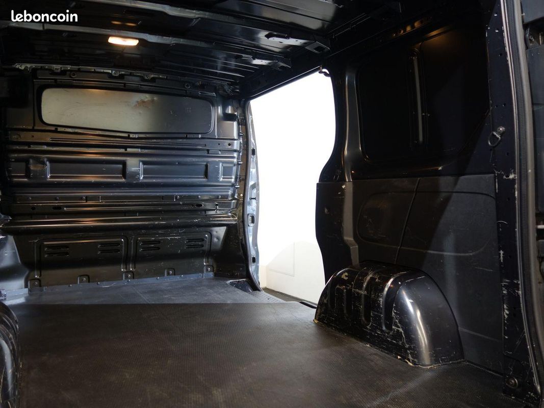 RENAULT TRAFIC L1H1 2.0 DCi 170 CH EDC CONFORT (image 28)