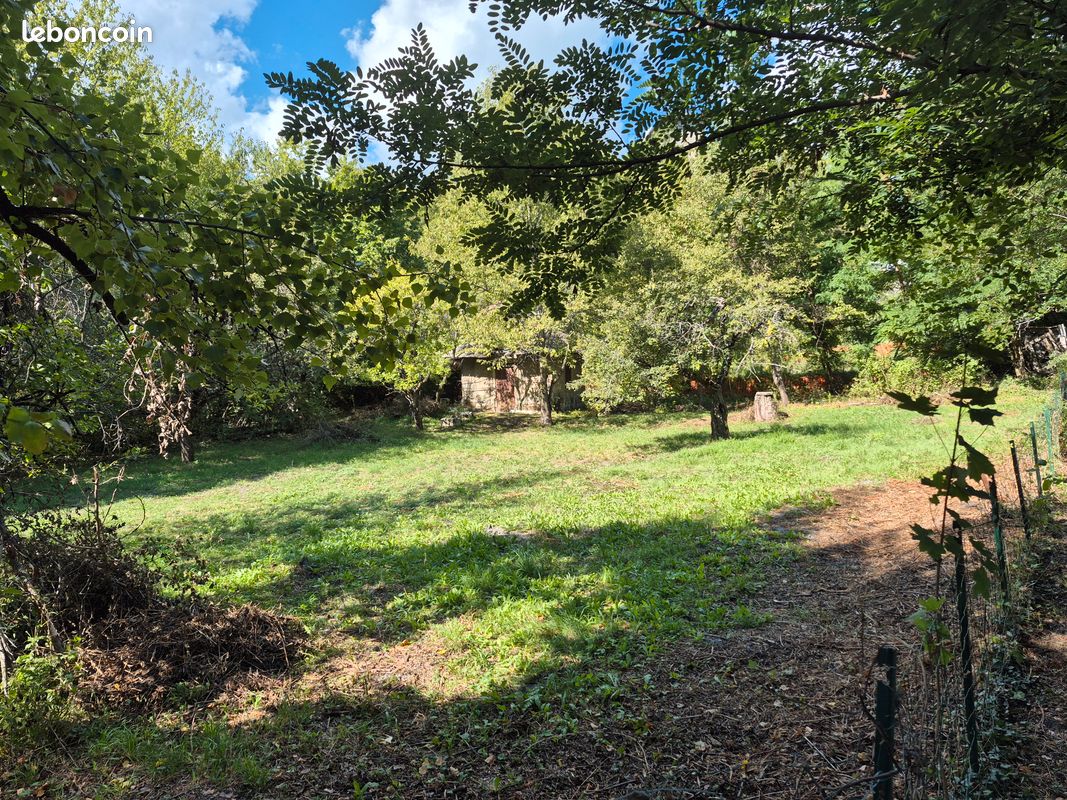 Terain jardin avec cabanon · à Saint-Jean-de-Maurienne · 8 000 €
