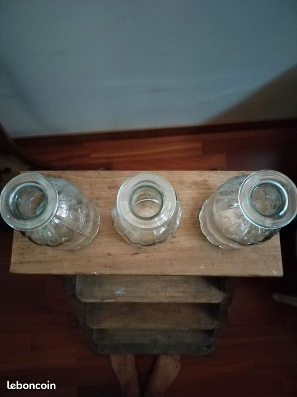Lot de 3 vases soliflores en verre transparent, identiques. Très bel état, sans éclat ni fêle. Hauteur 14 cm, diamètre 7,5 cm. Idéal déco, fleurs ou collection (image 2)