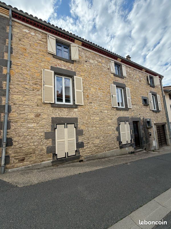 Maison 7 pièces 200 m² · à Chauriat · 200 m² · 359 000 €