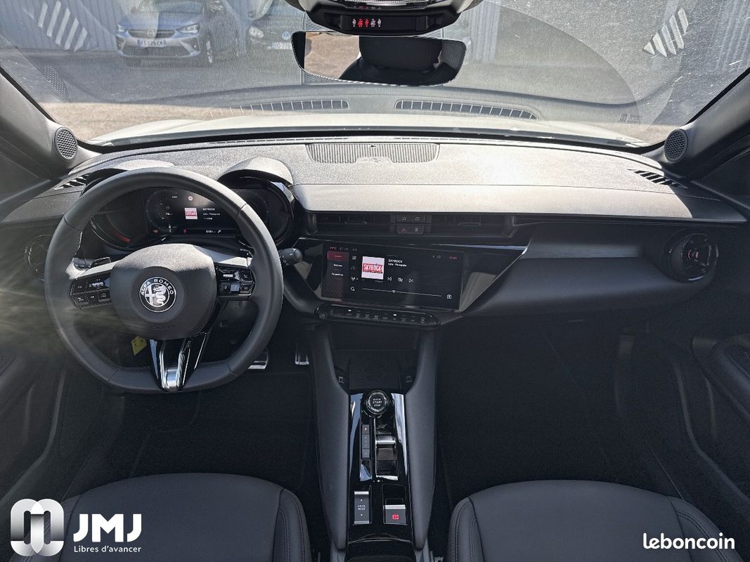ALFA ROMEO Junior 1.2 Ibrida 145 ch e-DCT6 Q4 Premium (image 11)