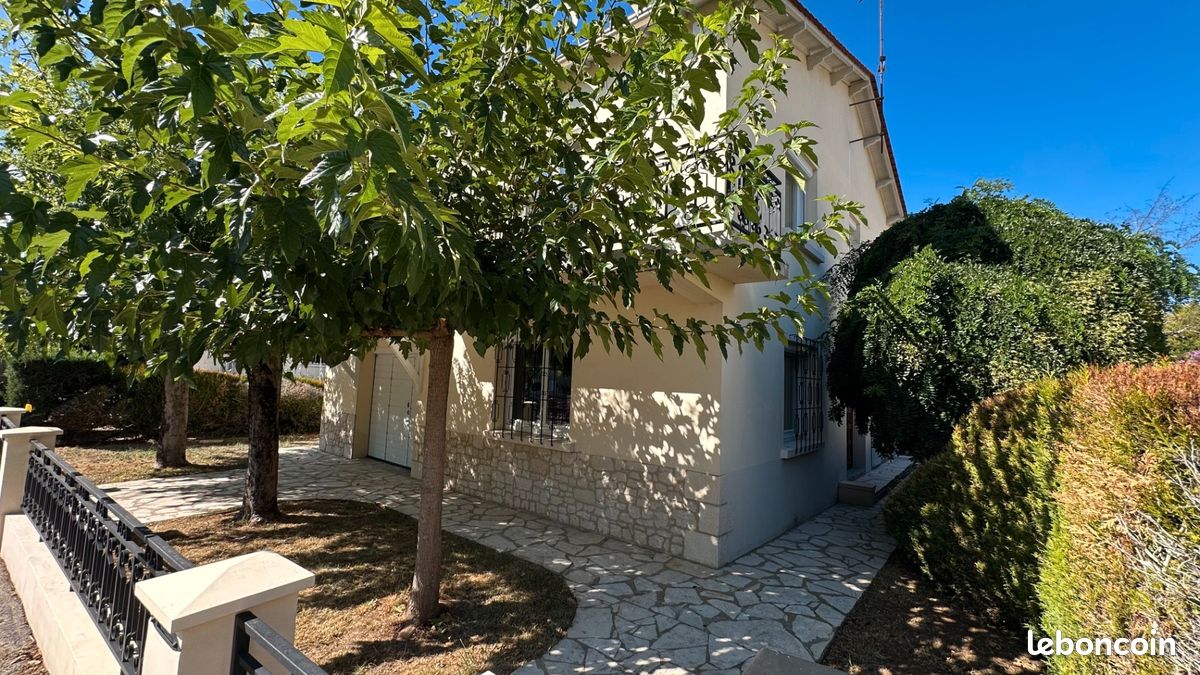 Maison 6 pièces 174 m² · à Bergerac · 174 m² · 159 900 €