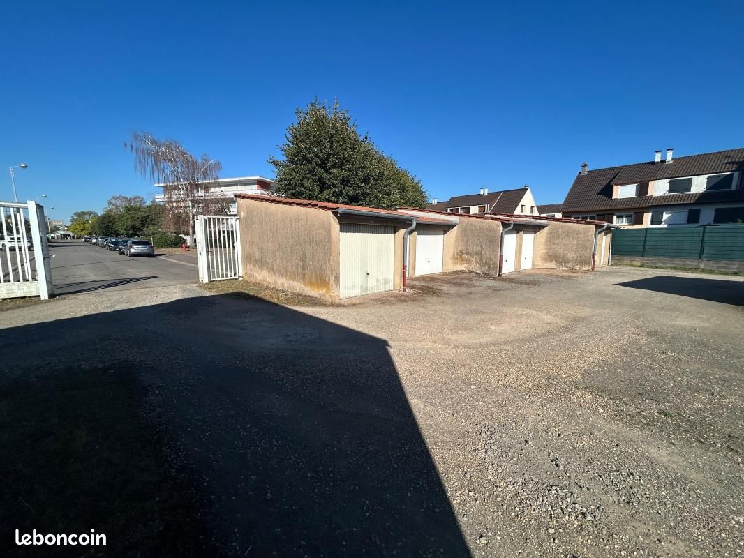 Parking 600 m² · à Talange · 600 m² · 353 000 €
