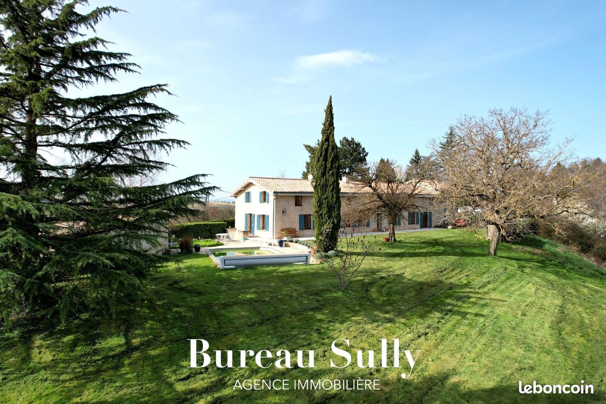 Maison 8 pièces 335 m² · à Luzinay · 335 m² · 895 000 €