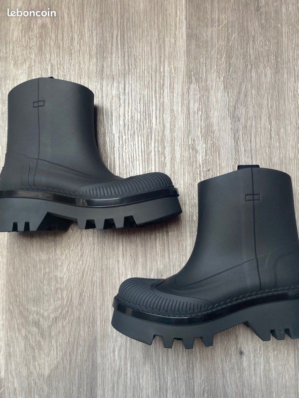 Bottines noires Chloé en caoutchouc Modèle Raina 55 - taille 38 (image 1)