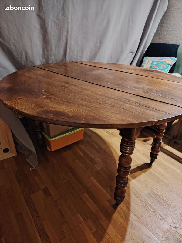 Table ronde ancienne (image 2)