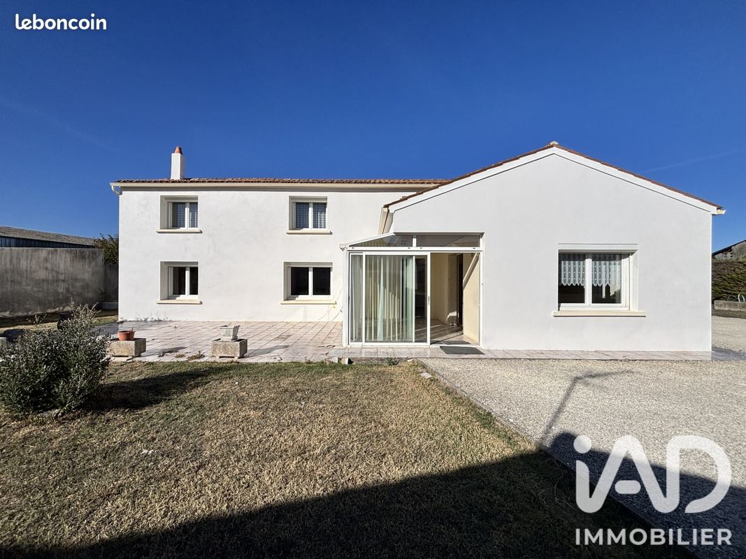 Maison 6 pièces 163 m² · à Vérines · 163 m² · 354 000 €