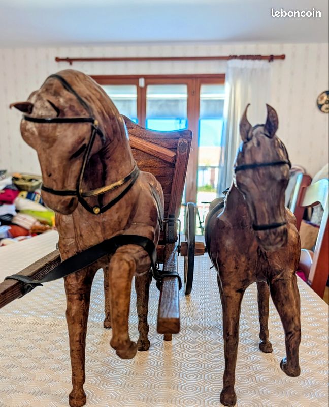 Cheval et charrette en étain antique - France
