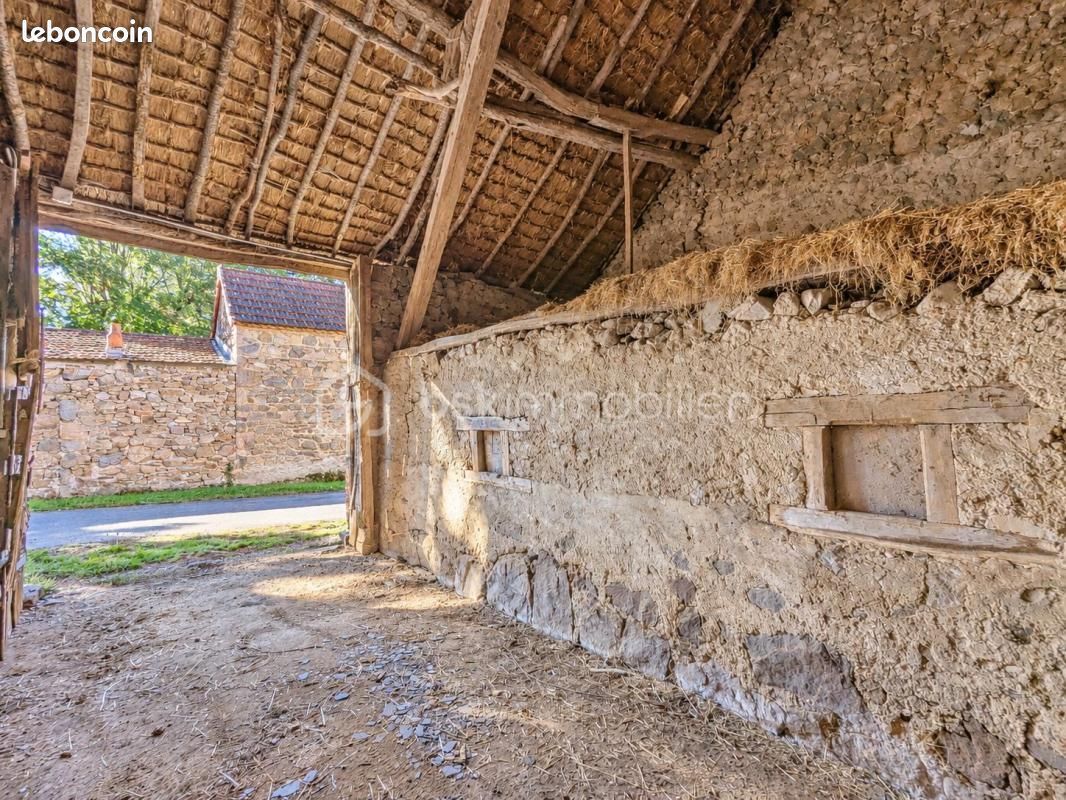 Maison 3 pièces 130 m² · à Charbonnières-les-Vieilles · 130 m² · 35 000 €